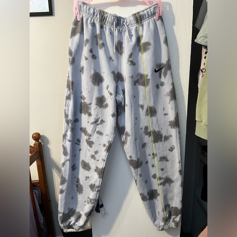 Nike women’s gray and white sweats